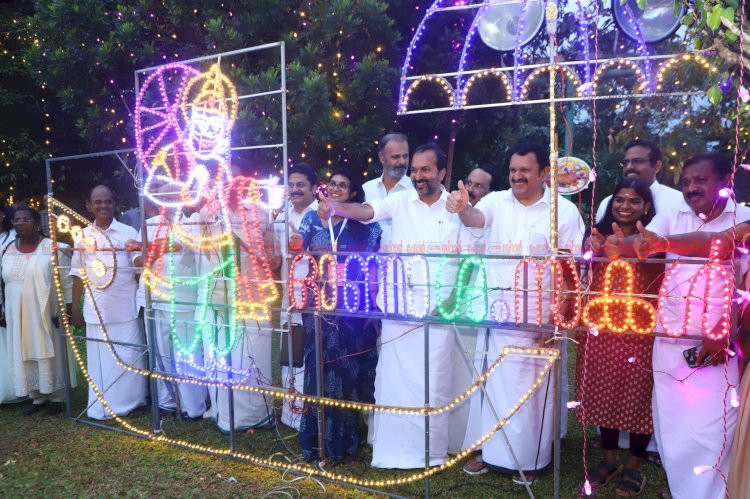 നഗരവീഥികളെ പ്രകാശപൂരിതമാക്കി ദീപാലങ്കാരം മന്ത്രി കെ. മുരളീധരൻ ഉദ്ഘാടനം ചെയ്തു