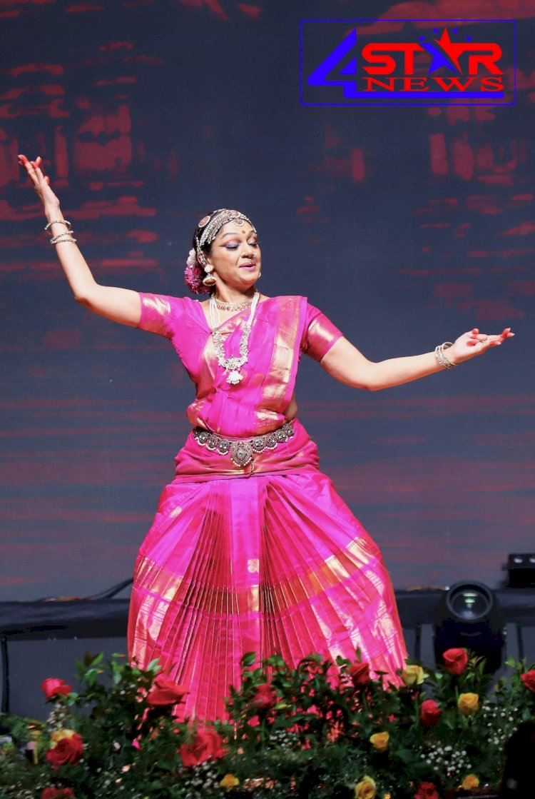 നിശാഗന്ധിയിൽ നിറഞ്ഞാടി ശോഭന സദസ്സിന്റെ മനംകവർന്ന് പ്രകടനം