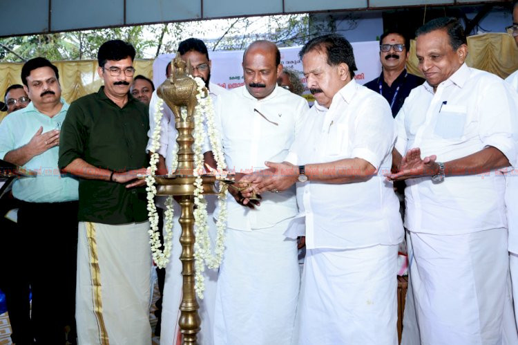കയർ മേഖലയ്ക്ക് 53.48 കോടി ,അയ്യായിരം തൊഴിലാളികൾക്ക് 2000 രൂപ വീതം ധനസഹായം മന്ത്രി രമേശ് ചെന്നിത്തല