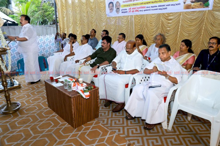 കയർ മേഖലയ്ക്ക് 53.48 കോടി ,അയ്യായിരം തൊഴിലാളികൾക്ക് 2000 രൂപ വീതം ധനസഹായം മന്ത്രി രമേശ് ചെന്നിത്തല
