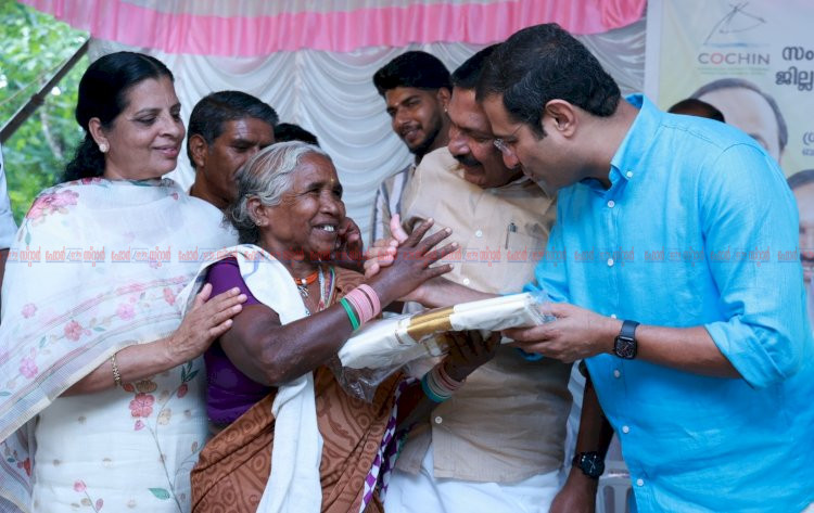 ആദിവാസി സഹോദരങ്ങൾക്കൊപ്പം സദ്യയും നൃത്തച്ചുവടുകളുമായി മന്ത്രിയും എംഎൽഎയും