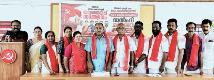 ബദ്‌ലാവ് സരൂരി ഹൈ സി.പി.ഐ ഡൽഹി മാർച്ച് മൂവാറ്റുപുഴയിലെ സമര വളണ്ടിയർമാർക്ക് യാത്രയയപ്പ്