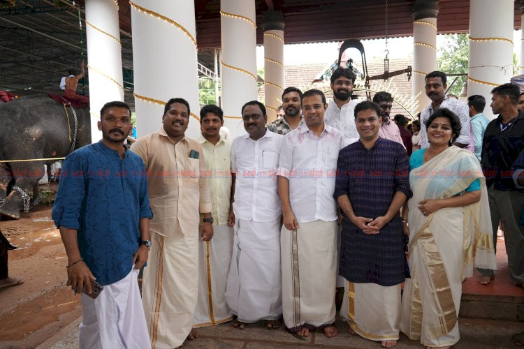 തൃക്കാക്കര മഹാദേവ ക്ഷേത്രത്തിൽ ഓണസദ്യ മന്ത്രി റോജി എം. ജോൺ നിർവഹിച്ചു