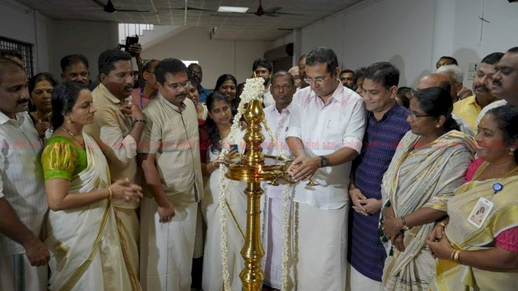 തൃക്കാക്കര മഹാദേവ ക്ഷേത്രത്തിൽ ഓണസദ്യ മന്ത്രി റോജി എം. ജോൺ നിർവഹിച്ചു
