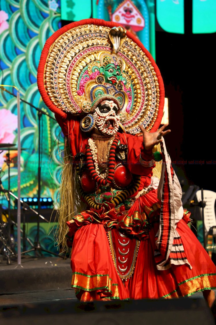 ആചാരപ്പൊലിമയോടെ കനകക്കുന്ന് ദാരികവധം മുടിയേറ്റും നാടൻ കലകളും ശ്രദ്ധേയമായി