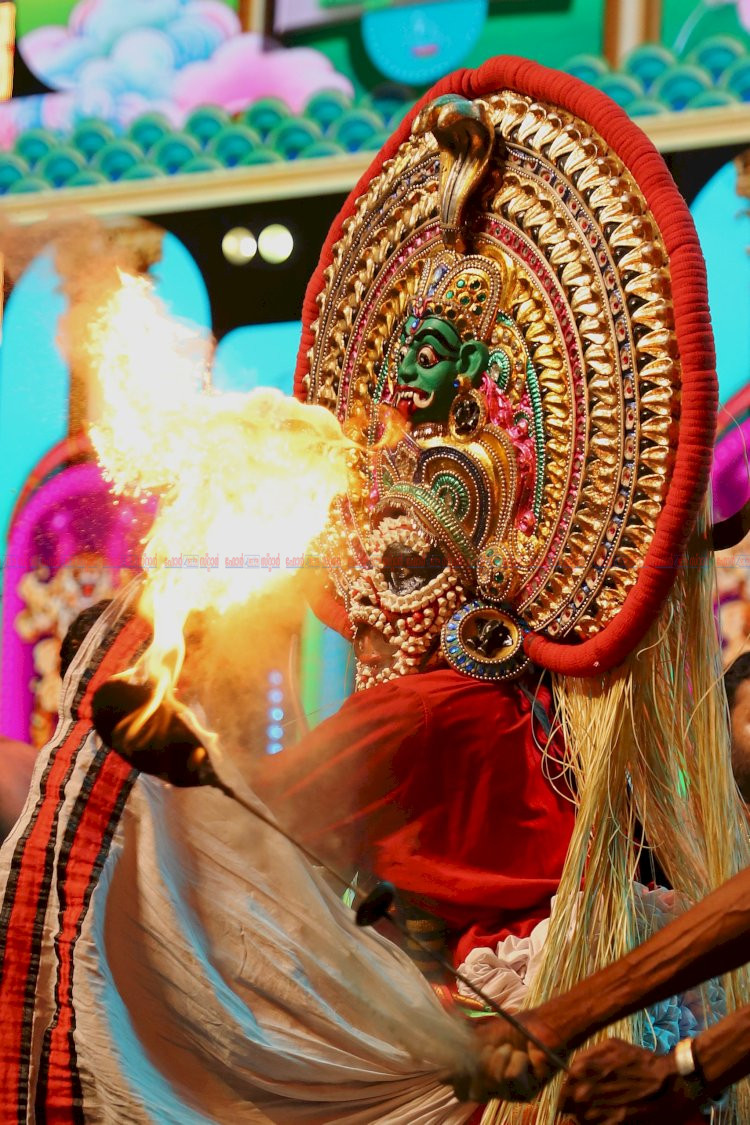 ആചാരപ്പൊലിമയോടെ കനകക്കുന്ന് ദാരികവധം മുടിയേറ്റും നാടൻ കലകളും ശ്രദ്ധേയമായി