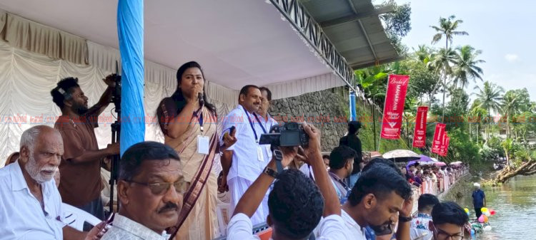 45 വർഷത്തെ കാത്തിരിപ്പിന് വിരാമം മൂവാറ്റുപുഴയാറ്റിൽ ആവേശം വിതറി ത്രിവേണി വള്ളംകളി