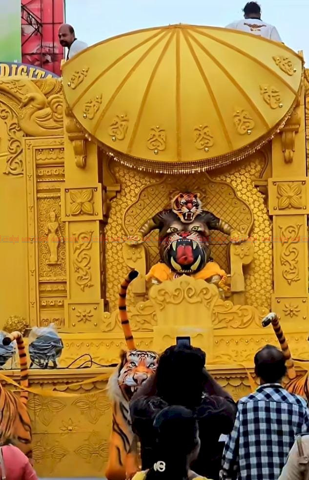 തൃശൂരിൽ വീണ്ടും പുലിയിറങ്ങി സ്വരാജ് റൗണ്ടിനെ ആവേശക്കടലാക്കി പുലിക്കളി