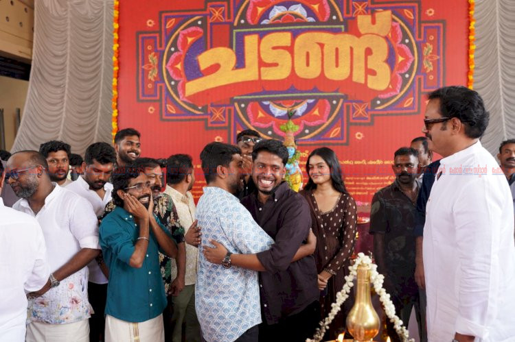 വിനീത് ശ്രീനിവാസൻ ചിത്രം ചടങ്ങ് ചിത്രീകരണം ആരംഭിച്ചു ഹൊറർ ഹ്യൂമർ ഫാമിലി ചിത്രവുമായി നവാഗതനായ അഭിജിത്ത് സര്യ