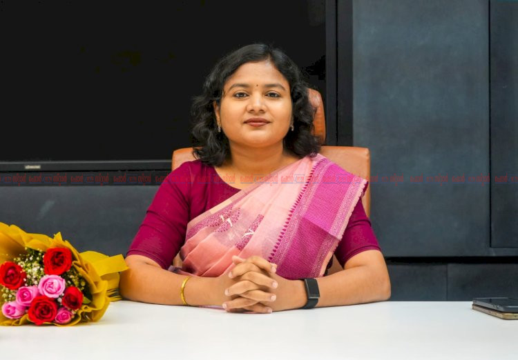 ​കൊച്ചി മെട്രോ റെയിൽ ലിമിറ്റഡ് എം.ഡിയായി ജില്ലാ കളക്ടർ ജി. പ്രിയങ്ക ചുമതലയേറ്റു