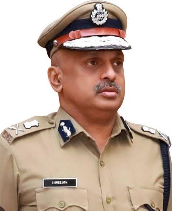 ഡിജിപി എസ്. ശ്രീജിത്തിനെതിരായ അഴിമതി ആരോപണം രേഖകൾ മുദ്രവെച്ച കവറിൽ ഹാജരാക്കാൻ ഹൈക്കോടതി ഉത്തരവ്