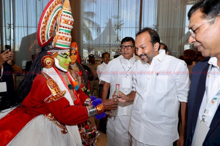 കേരളത്തെ ആഗോള ടൂറിസം വിജ്ഞാന ആരോഗ്യ ഹബ്ബാക്കും മുഖ്യമന്ത്രി വി. ഡി. സതീശൻ