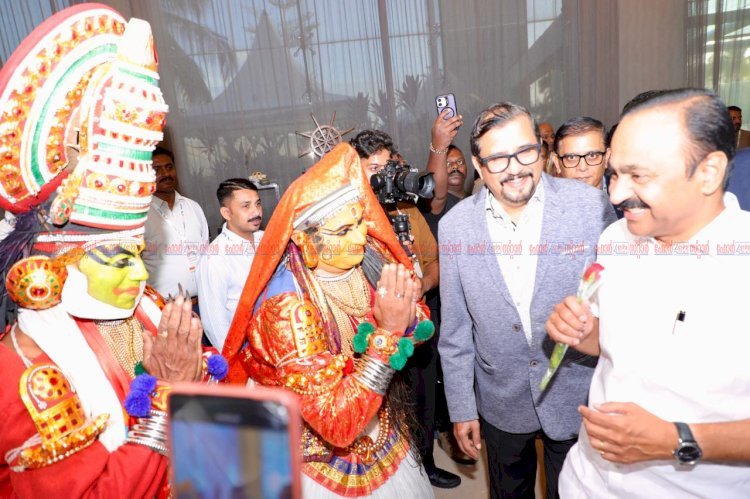 കേരളത്തെ ആഗോള ടൂറിസം വിജ്ഞാന ആരോഗ്യ ഹബ്ബാക്കും മുഖ്യമന്ത്രി വി. ഡി. സതീശൻ
