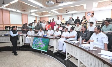 എ.ഐ കാലത്തെ ഭരണനിർവ്വഹണം മുതൽ കാലാവസ്ഥാ പ്രതിരോധം വരെ കോഴിക്കോട് ഐ.ഐ.എമ്മിൽ മസ്തിഷ്കപ്രക്ഷാളനവുമായി സംസ്ഥാന മന്ത്രിസഭ
