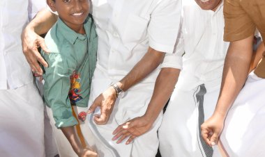 ആദിത്യൻ പുതുതലമുറയുടെ പാഠപുസ്തകം കുഞ്ഞുകർഷകന്റെ വീടിന് തറക്കല്ലിട്ടു കെ.സി. വേണുഗോപാൽ