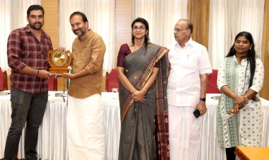 ഓണം വാരാഘോഷം പുരസ്‌കാരങ്ങൾ വിതരണം ചെയ്തു മന്ത്രി പി. സി. വിഷ്ണുനാഥ്