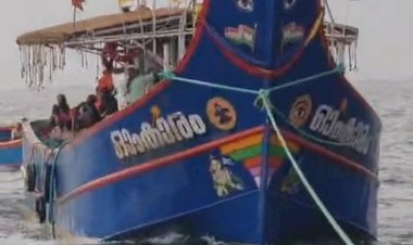 കടലിൽ കുടുങ്ങിയ വള്ളത്തിലെ 42 മത്സ്യത്തൊഴിലാളികളെ ഫിഷറീസ് വകുപ്പ് രക്ഷപ്പെടുത്തി