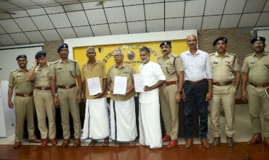 മൂവാറ്റുപുഴയിൽ പുഴയിൽ വീണ കുടുംബത്തെ രക്ഷിച്ച ഷാജിക്കും മോഷണസംഘത്തെ പിടികൂടിയ ഓട്ടോ ഡ്രൈവർമാർക്കും ആദരം
