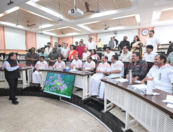എ.ഐ കാലത്തെ ഭരണനിർവ്വഹണം മുതൽ കാലാവസ്ഥാ പ്രതിരോധം വരെ ഐ.ഐ.എമ്മിൽ സംസ്ഥാന മന്ത്രിസഭ