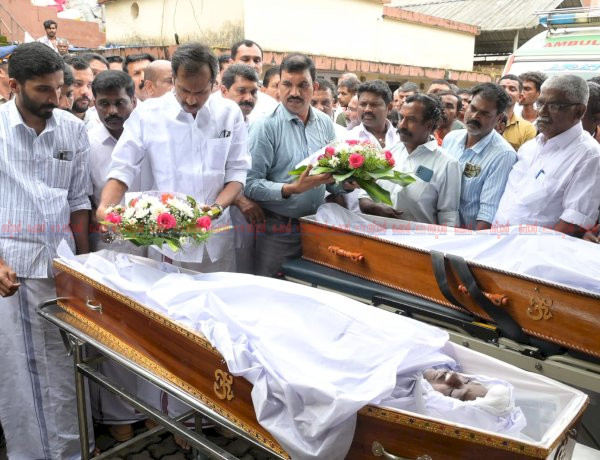 കൊട്ടക്കാമ്പൂരിൽ ഷെഡ് തകർന്നു മരിച്ചവർക്ക് മന്ത്രി അനൂപ് ജേക്കബ് ആദരാഞ്ജലി അർപ്പിച്ചു