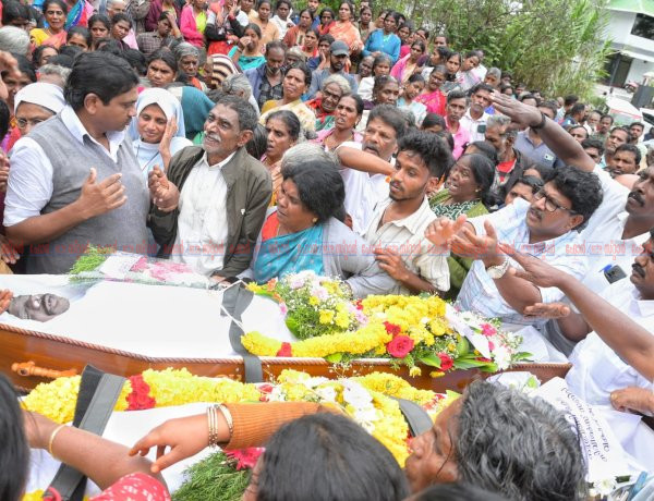 ​കൊട്ടക്കാമ്പൂർ ദുരന്തം ഷെഡ് തകർന്ന് മരിച്ച ബാലകൃഷ്ണന്റെയും ചിന്നുവിന്റെയും സംസ്കാരം നടന്നു