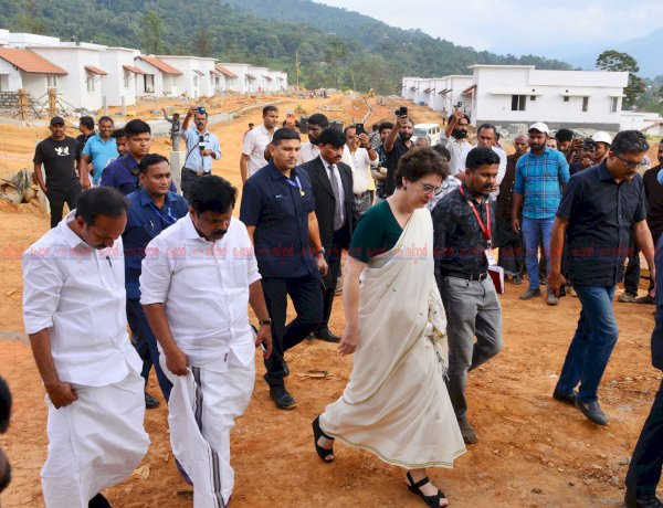 പുനർജനിക്കാൻ ചൂരൽമല ടൗൺഷിപ്പ് നിർമ്മാണം വേഗത്തിൽ പ്രിയങ്ക ഗാന്ധി