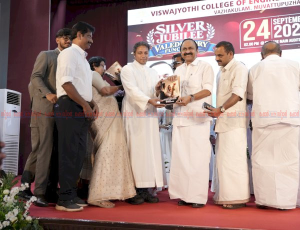 മൂവാറ്റുപുഴയിലെ വയോജനങ്ങളുടെ വൈകാരിക ക്ഷേമംനിർമ്മല കോളേജ് റിപ്പോർട്ട് മുഖ്യമന്ത്രിവി ഡി സതീശന് കൈമാറി