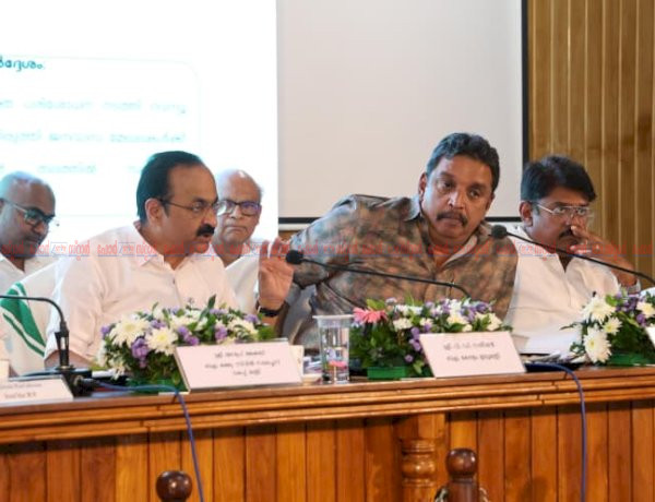 ഇടുക്കിയുടെ ഭൂപ്രശ്‌നങ്ങൾക്ക് പ്രഥമ പരിഗണന 5000 പട്ടയങ്ങൾ ഉടൻ വിതരണം ചെയ്യുമെന്ന് മുഖ്യമന്ത്രി വി.ഡി. സതീശൻ