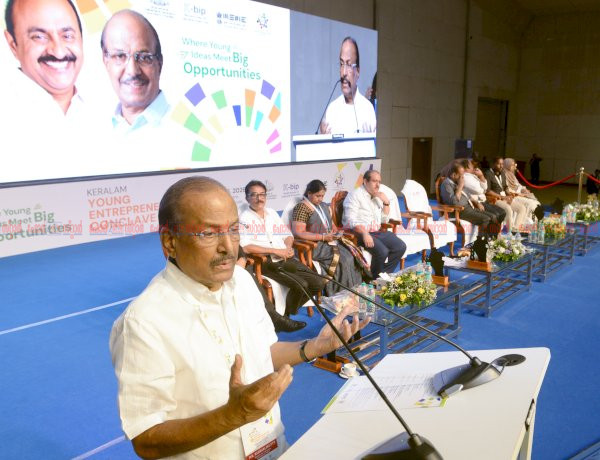 ​യുവ സംരംഭകർക്ക് കൈത്താങ്ങായി സർക്കാർ മന്ത്രി പി.കെ. കുഞ്ഞാലിക്കുട്ടി