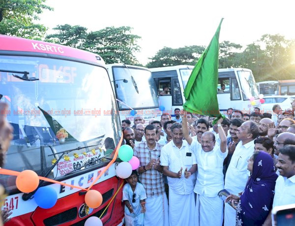 പുതിയ എട്ട് കെ.എസ്.ആർ.ടി.സി സർവീസുകൾ മന്ത്രി പി.കെ. കുഞ്ഞാലിക്കുട്ടി ഫ്ലാഗ് ഓഫ് ചെയ്തു