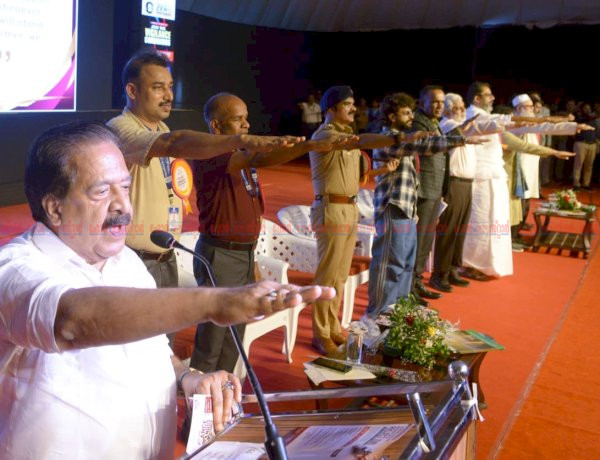 അഴിമതിക്കെതിരെ സധൈര്യം വിസില്‍ മുഴക്കണം മന്ത്രി രമേശ് ചെന്നിത്തല
