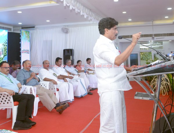 കർഷകർക്ക് ആശ്വാസം വിളനാശ നഷ്ടപരിഹാരം ഇരട്ടിയാക്കും 125 കോടി അനുവദിച്ച് കൃഷിമന്ത്രി ടി. സിദ്ദിഖ്