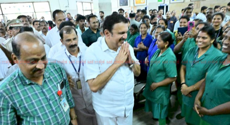 പരിയാരത്ത് ജീവനക്കാർക്ക് റീഓപ്ഷൻ സൗജന്യ മരുന്നും തസ്തിക പരിഷ്കരണവും ഉറപ്പെന്ന് മന്ത്രി കെ. മുരളീധരൻ
