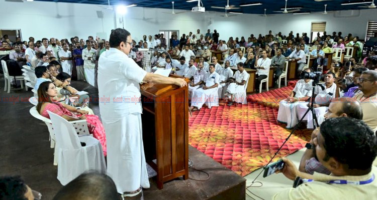 പരിയാരത്ത് ജീവനക്കാർക്ക് റീഓപ്ഷൻ സൗജന്യ മരുന്നും തസ്തിക പരിഷ്കരണവും ഉറപ്പെന്ന് മന്ത്രി കെ. മുരളീധരൻ