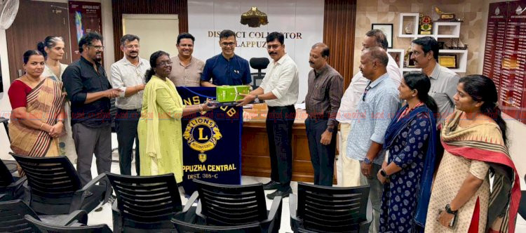 പൊതുസ്ഥാപനങ്ങൾക്ക് ഫാനുകൾ വിതരണം ചെയ്ത് ലയൺസ് ക്ലബ്ബ്