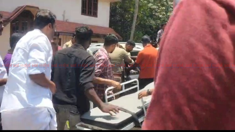 ​വാഹനാപകടത്തിൽ പരിക്കേറ്റ യാത്രക്കാരിക്ക് രക്ഷകനായി മന്ത്രി അനൂപ് ജേക്കബ്