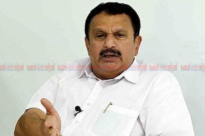 ഭക്തർക്ക് ഓണസദ്യയ്ക്ക് പകരം മഞ്ഞച്ചോറ് ദേവസ്വം ബോർഡിനെതിരെ ആഞ്ഞടിച്ച് മന്ത്രി കെ. മുരളീധരൻ