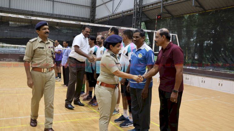 വോളിബോൾ സൗഹൃദ മത്സരം കോഴിക്കോട് റൂറൽ ജില്ലാ പോലീസ് ടീമിന് വിജയം