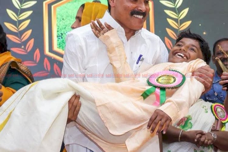 മണ്ണിൽ പൊന്നുവിളയിച്ച കൊച്ചുമിടുക്കന് സർക്കാരിന്റെ സ്നേഹസമ്മാനംആദിത്യന്റെ പുതിയ വീടിന് നാളെ തറക്കല്ലിടും