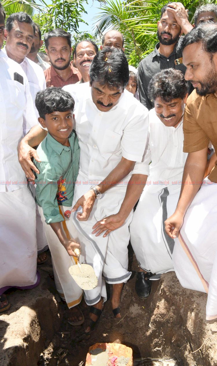 ആദിത്യൻ പുതുതലമുറയുടെ പാഠപുസ്തകം കുഞ്ഞുകർഷകന്റെ വീടിന് തറക്കല്ലിട്ടു കെ.സി. വേണുഗോപാൽ