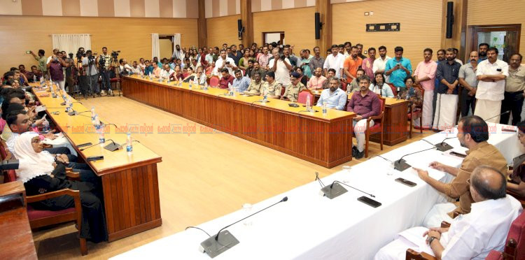 ഓണം വാരാഘോഷം പുരസ്‌കാരങ്ങൾ വിതരണം ചെയ്തു മന്ത്രി പി. സി. വിഷ്ണുനാഥ്