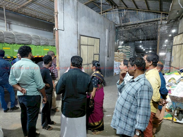 റേഷൻ ധാന്യങ്ങൾ കരിഞ്ചന്തയിലേക്ക് കടത്താൻ ശ്രമം246 ചാക്ക് ധാന്യം പിടിച്ചെടുത്തു