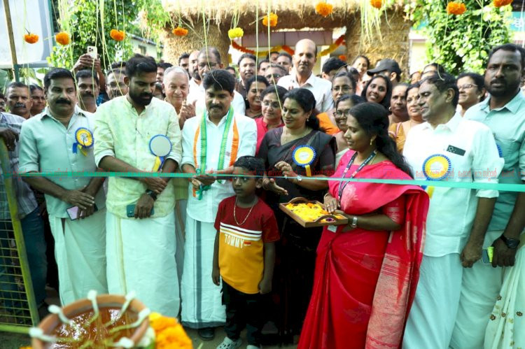 കണ്ണഞ്ചിപ്പിക്കുന്ന സൂര്യകാന്തിപ്പാടവും ഗ്രാമീണ തനിമയും പെരിങ്ങമ്മലയിൽ വസന്തമൊരുക്കി നിറവ് 2026