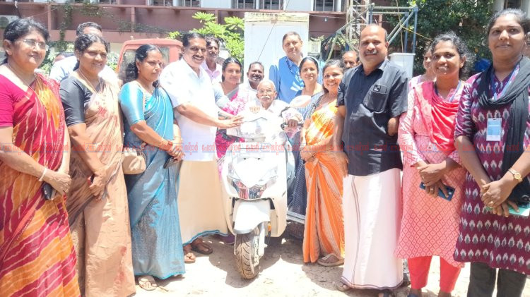 സ്വയംപര്യാപ്തതയിലേക്ക് ചിറകടിച്ചുയരാൻ ഭിന്നശേഷിക്കാർ 64 പേർക്ക് സൈഡ് വീൽ സ്കൂട്ടറുകൾ വിതരണം ചെയ്തു