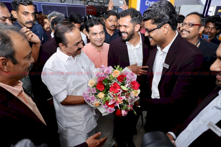 ​വൈദ്യുതി പ്രതിസന്ധിക്ക് ശാശ്വത പരിഹാരം സോളാർ മേഖലയെ വ്യവസായമായി വളർത്തും മുഖ്യമന്ത്രി വി.ഡി. സതീശൻ