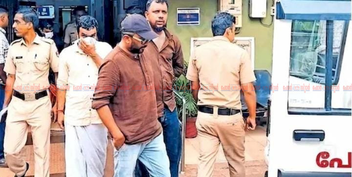 യുവതിയെ മദ്യവും ലഹരി നൽകി കൂട്ടബലാത്സംഗത്തിനിരയാക്കി ബന്ധു ഉൾപ്പെടെ നാല് പേർ പിടിയിൽ