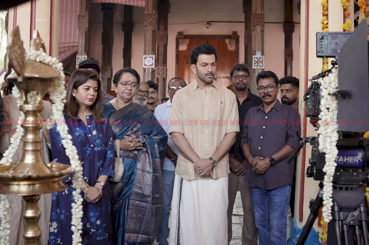 പൃഥ്വിരാജ് മഞ്ജു വാര്യർ ചിത്രം ഒടിയൻ ദി ഏജ് ഓഫ് ഇല്ല്യൂഷൻ പൂജ കഴിഞ്ഞു സംവിധാനം രാഹുൽ സദാശിവൻ