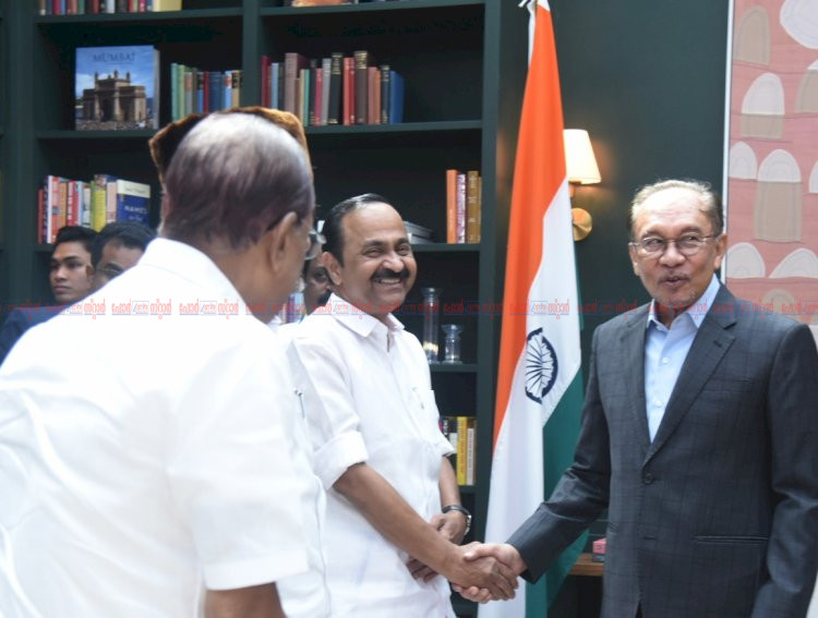 മലേഷ്യയുമായി സഹകരണം ശക്തമാക്കാൻ കേരളം മുഖ്യമന്ത്രി വി.ഡി. സതീശൻ മലേഷ്യൻ പ്രധാനമന്ത്രിയുമായി കൂടിക്കാഴ്ച നടത്തി
