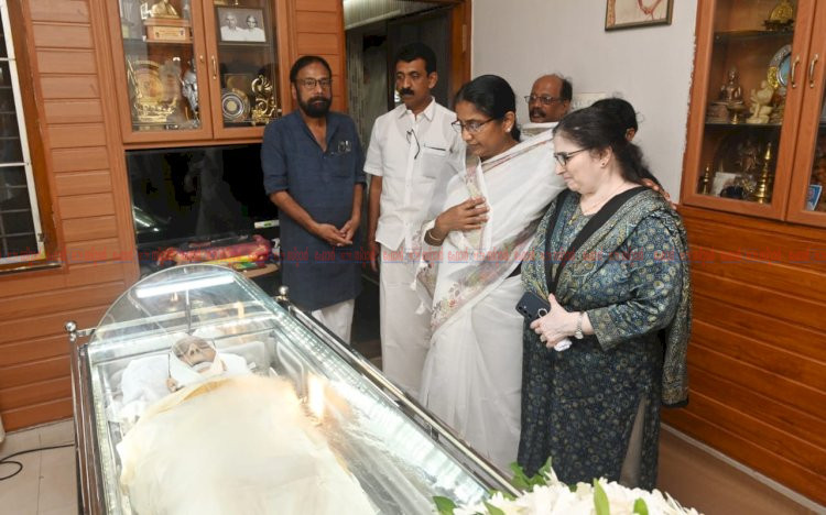അന്തരിച്ച ഗാന്ധിയൻ കല്ലേലി രാഘവൻപിള്ളയ്ക്ക് മന്ത്രി എം ലിജു അന്തിമോപചാരം അർപ്പിച്ചു
