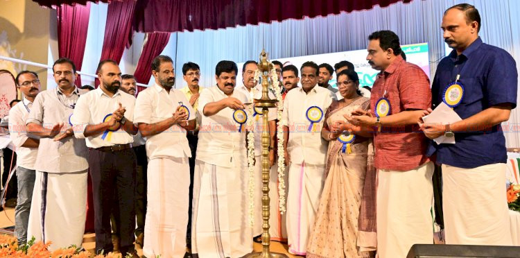 നിശ്ചയിച്ചതിലും ഇരട്ടിയിലേറെ പട്ടയങ്ങള്‍ വിതരണം ചെയ്യാനായി മന്ത്രി എ പി അനില്‍കുമാർ